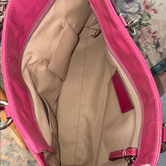 Coach Vintage Gallery Tote patent leather pink embossed logo side pockets EUC - Picture 3 of 17
